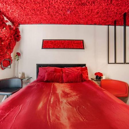 Romance In Leicester City Center Bagian luar foto
