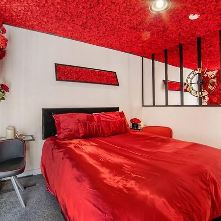 Romance In Leicester City Center Bagian luar foto
