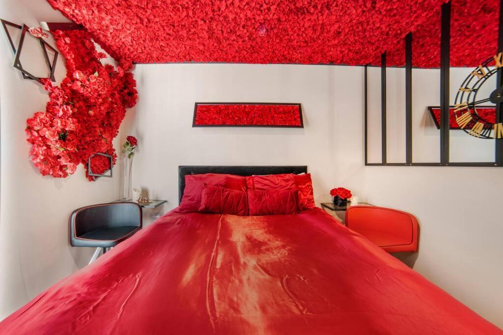 Romance In Leicester City Center Bagian luar foto