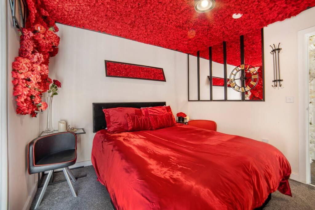 Romance In Leicester City Center Bagian luar foto